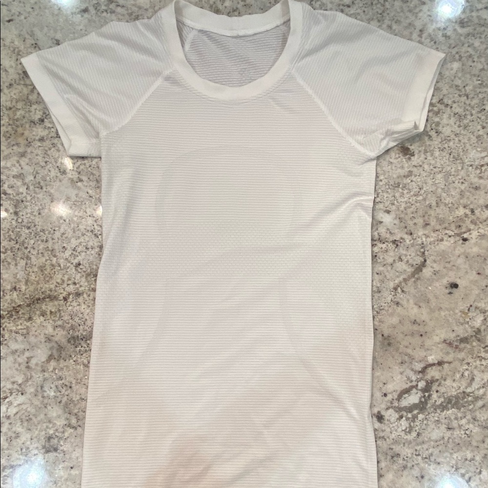 Lululemon swiftly tech tee, size 2